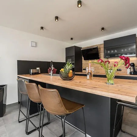 Appartement Jimmys - Direkt Am Meer, Tollem Blick Und Beheiztem Pool *