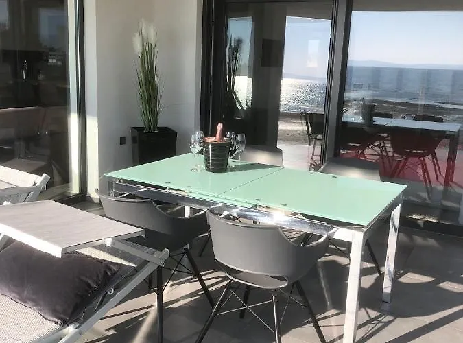 Apartmán Jimmys - Direkt Am Meer, Tollem Blick Und Beheiztem Pool *