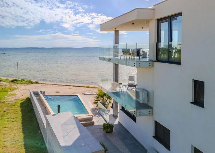 Jimmys - Direkt Am Meer, Tollem Blick Und Beheiztem Pool Apartmán *