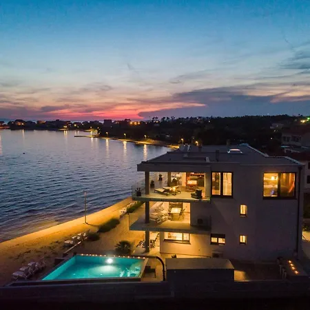 Apartment Jimmys Privlaka - Direkt Am Meer, Tollem Blick Und Beheiztem Pool