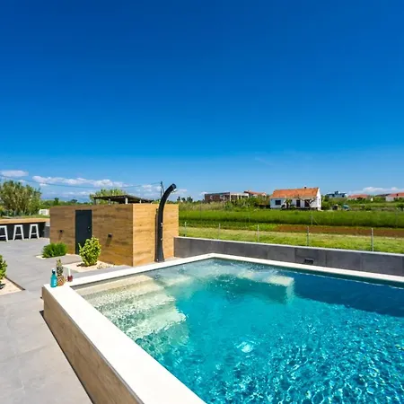 Jimmys Privlaka - Direkt Am Meer, Tollem Blick Und Beheiztem Pool Apartment *