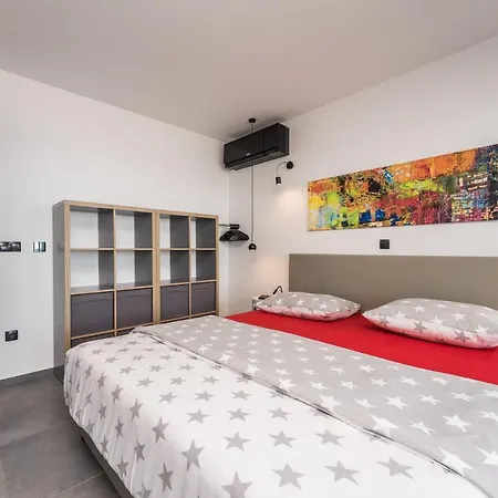 Apartment Jimmys Privlaka - Direkt Am Meer, Tollem Blick Und Beheiztem Pool