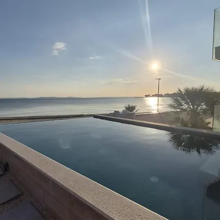 Apartment Jimmys Privlaka - Direkt Am Meer, Tollem Blick Und Beheiztem Pool