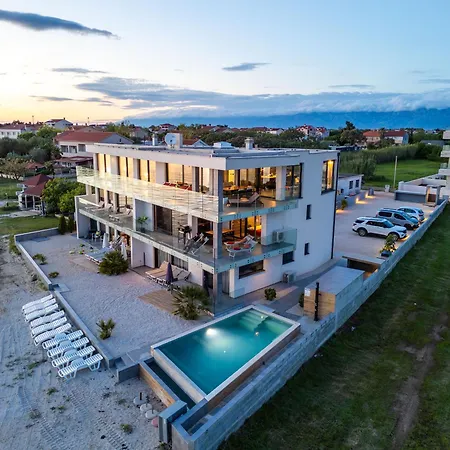 Apartment Jimmys Privlaka - Direkt Am Meer, Tollem Blick Und Beheiztem Pool *