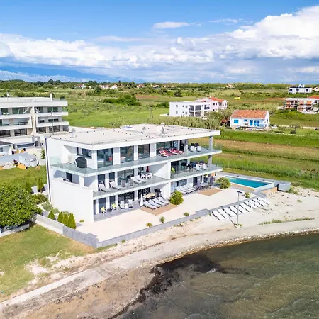 Jimmys Privlaka - Direkt Am Meer, Tollem Blick Und Beheiztem Pool Apartment