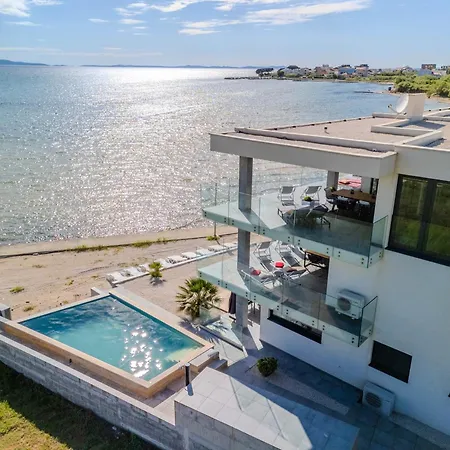 Apartment Jimmys Privlaka - Direkt Am Meer, Tollem Blick Und Beheiztem Pool