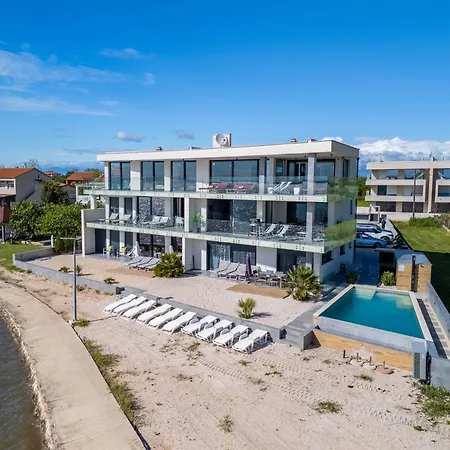 Apartment Jimmys Privlaka - Direkt Am Meer, Tollem Blick Und Beheiztem Pool