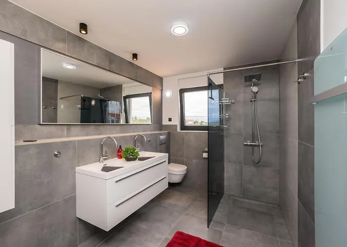 Jimmys - Direkt Am Meer, Tollem Blick Und Beheiztem Pool