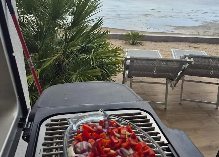 Jimmys - Direkt Am Meer, Tollem Blick Und Beheiztem Pool شقة