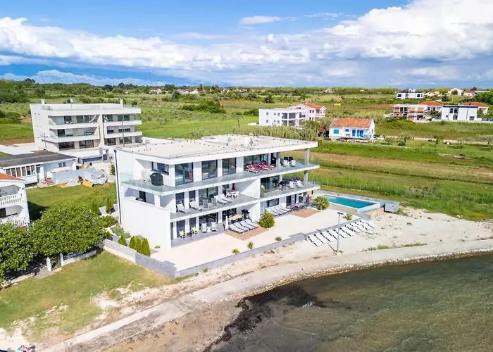 Jimmys - Direkt Am Meer, Tollem Blick Und Beheiztem Pool 아파트